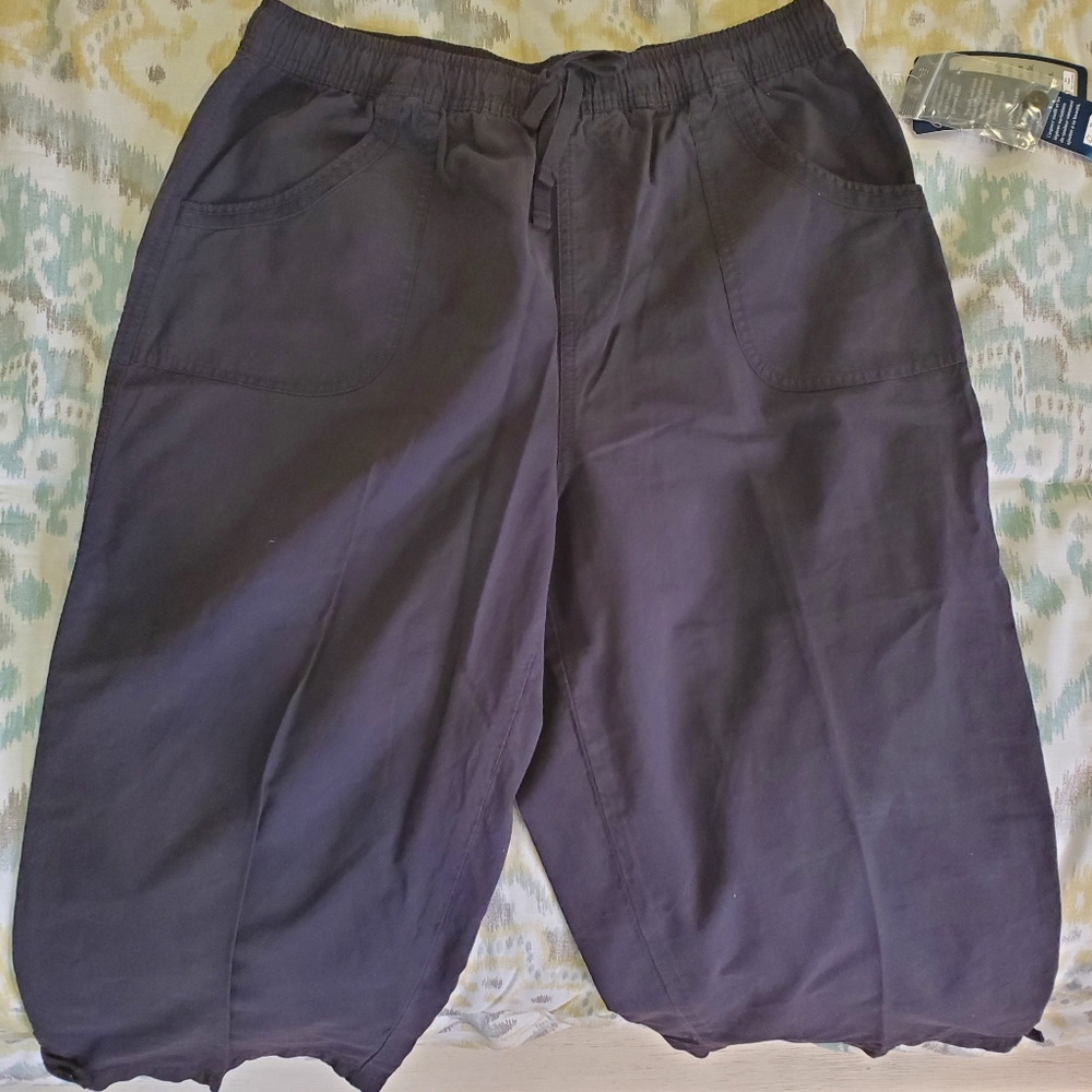 Gloria Vanderbilt Capris BRAND NEW  with Tags